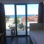 Hotel Largo 2*