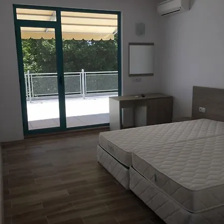 Hotel Largo 2*