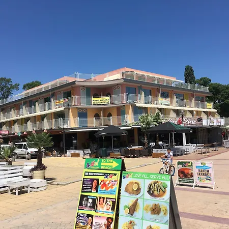 Готель Largo 2*