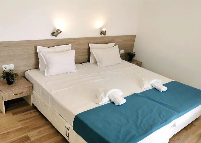 Готель Largo 2*