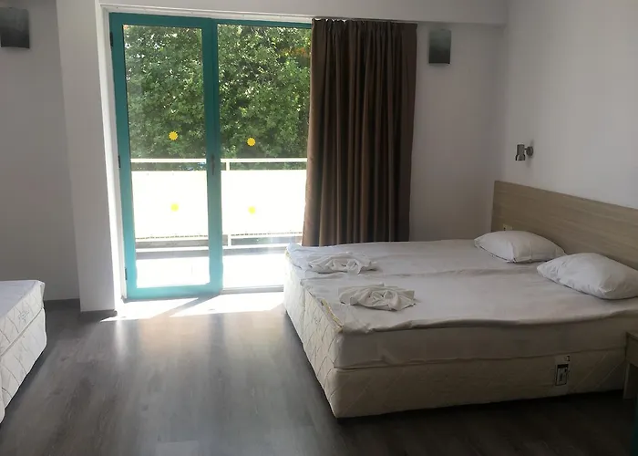 Готель Largo 2*