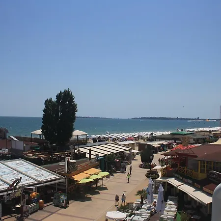 Готель Largo 2*