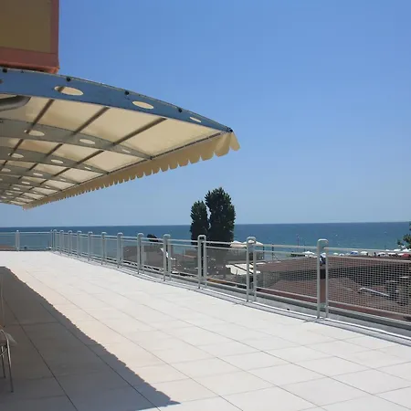 فندق Largo 2*